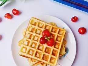 华夫饼属于点心菜谱，主要原料是鸡蛋和牛奶，做法也超级简单。