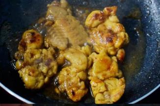 9.另外放点糖和酱油熬至收汁