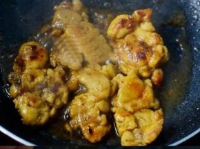 9.另外放点糖和酱油熬至收汁