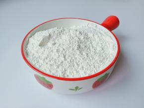 把低筋面粉、泡打粉、小苏打用筷子搅拌均匀，不然堆一起多的地方会发苦。