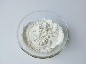 把三种粉类再次过筛一遍到容器里面。