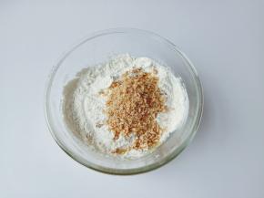 加上核桃碎【这里加了50克的核桃碎，喜欢的可以再多加10-20克】