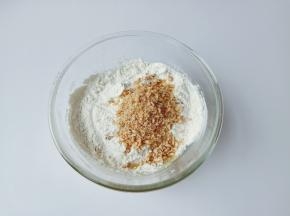 加上核桃碎【这里加了50克的核桃碎，喜欢的可以再多加10-20克】