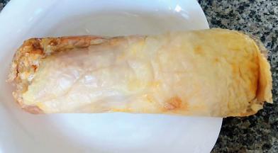 凤眼鸡腿卷取下锡纸已经成形切成一厘米左右的片状