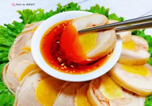 凤眼鸡腿卷入口香浓唇齿留香回味无穷