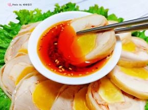 凤眼鸡腿卷入口香浓唇齿留香回味无穷