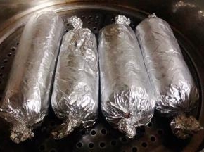 卷好的凤眼鸡腿放入烧开水的蒸锅大火蒸25分钟