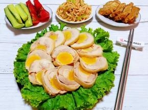 搭配煎带鱼、凉拌肚丝、黄瓜、西红柿一起吃营养超级丰盛