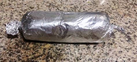 用锡纸再卷好两侧拧紧成糖果形