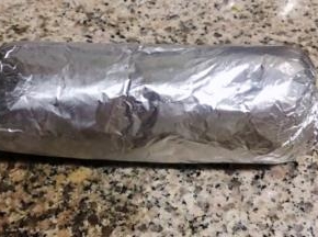 用锡纸再卷好两侧拧紧成糖果形