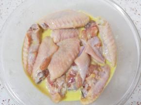 带上一次性手套抓均匀。