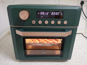 选择炸烤箱的“空气炸”功能。