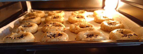 烤箱提前155度预热，烤盘放在中层。