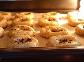 烤箱提前155度预热，烤盘放在中层。