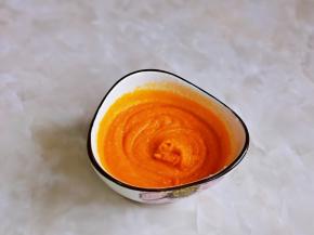 金沙咸蛋黄调味料加入少许纯净水化开，放旁边备用，