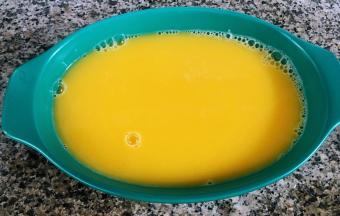 蚬子汤汁和蛋液完美的融合在一起