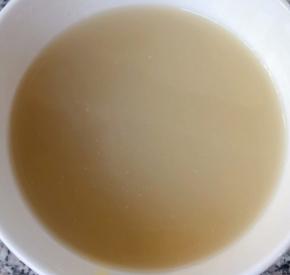 这是原汁原味煮蚬子的汤汁用它来蒸蛋超级鲜美