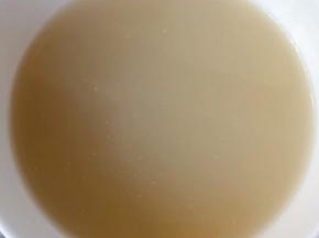 这是原汁原味煮蚬子的汤汁用它来蒸蛋超级鲜美