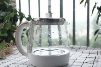 将煮茶器清洗干净备用。不需要过滤器哈。