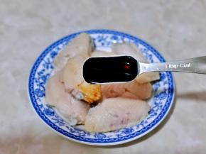 加入生抽调味。