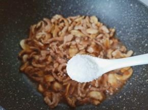 口味重的还可以加一勺盐调味。