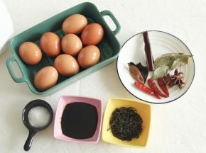 准备好材料，鸡蛋洗干净备用哦！我是用电饭煲煮的！