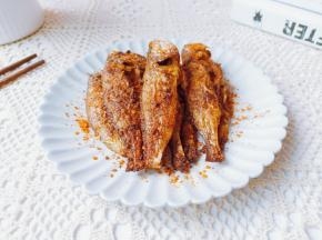 烤鱼被端上桌的那一刻，视觉上的震撼就足以让人惊叹！