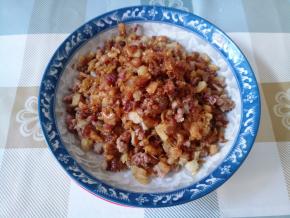 炸到微焦，就可以捞起。如果喜欢更香酥一点，可以再炸一会，但我觉得这样就可以了。