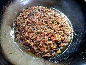 最后煮到水没了，只剩下汪汪的油就好了。