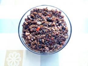 晾凉后，用干净的保鲜盒和罐子密封装好，放冰箱保存，要吃的时候用干净的勺子挖取适量。