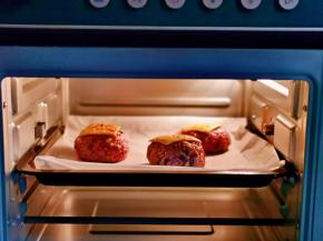 入烤箱，上下180度烤10分钟即可。