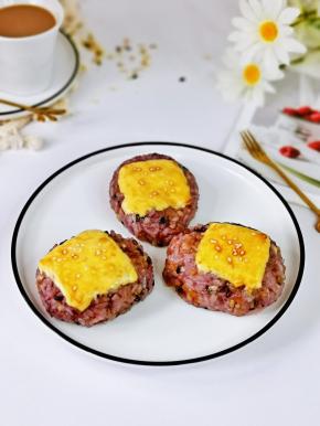 早餐搭一杯牛奶，能量满满一整天。