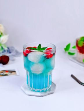 超简单，巨好喝，最爱这蓝玫瑰威士忌。