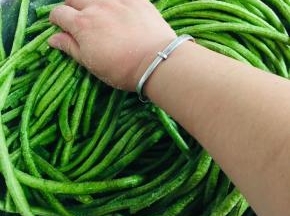 用手轻轻的按摩揉搓均匀！