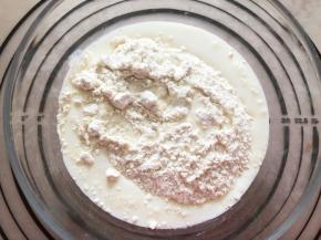 白色面团，面粉和牛奶混合