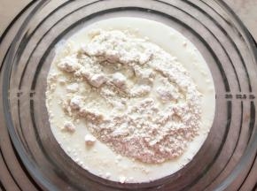 白色面团，面粉和牛奶混合