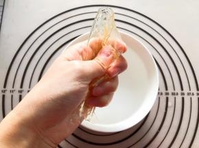 挤掉多余水份