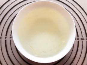 吉利丁片用冷水泡软