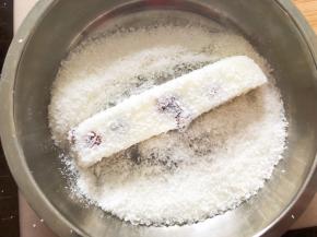 再裹上椰蓉即可