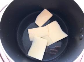 黄油，水和糖混合加热
