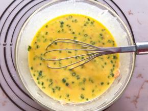 搅拌均匀至无干粉状态