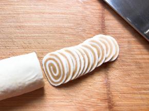 冷冻好以后，切成薄片