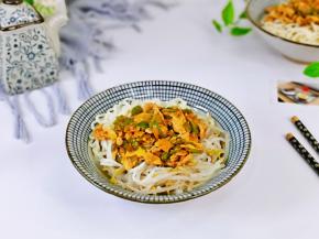 浇上做好的卤，这样就做好啦。