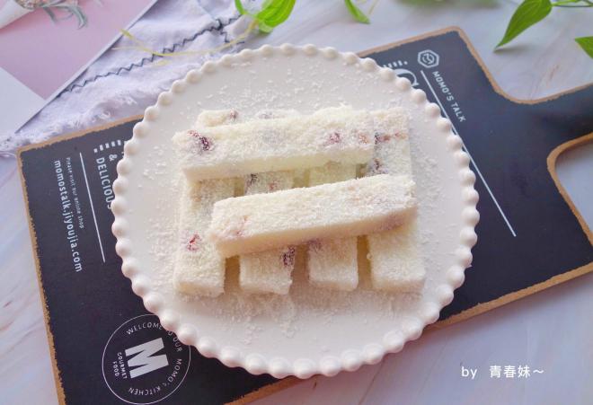蔓越莓椰蓉奶糕