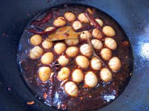 倒入啤酒中小火熬