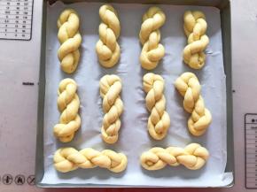 盖上保鲜膜二次发酵