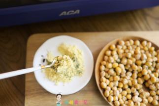 六个月以上宝宝吃要料理机打成粉哦