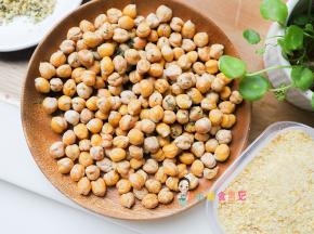 鹰嘴豆粉可以加入米糊里、饼、鸡蛋里等等都可以放