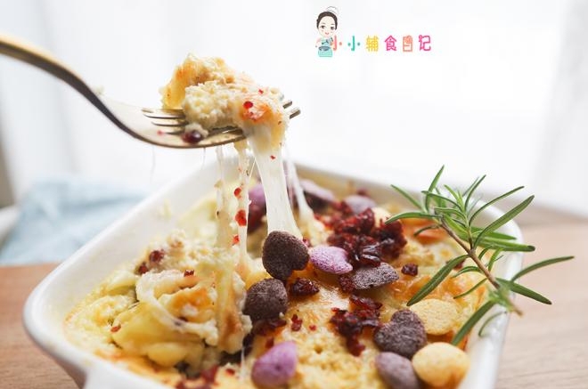 12个月以上辅食鸡蛋燕麦烤香蕉芝士