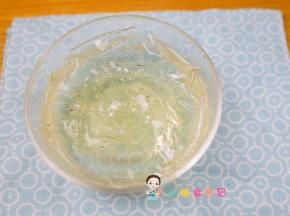 吉利丁片15g+冰开水浸泡一下，彻底浸泡透